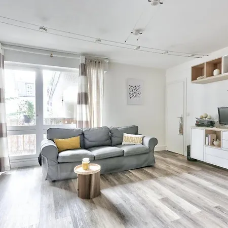 Bright 2 In Apartment *