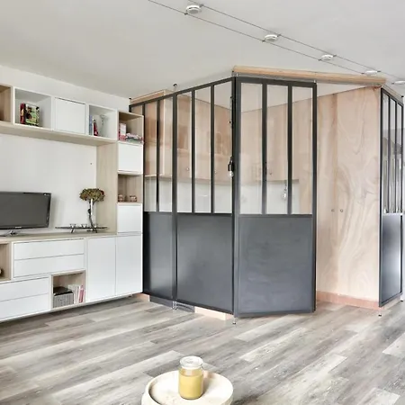 Bright 2 In Apartment *