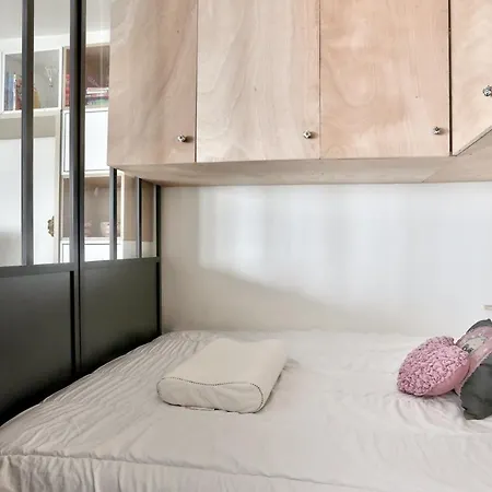 Apartment Bright 2 In Paris