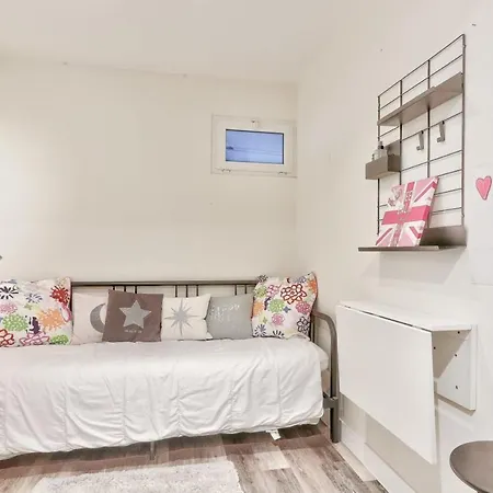 Bright 2 In Apartment Paris